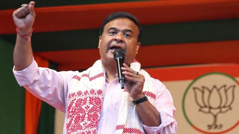 ‘घुसपैठियों के खिलाफ कार्रवाई जारी रहेगी’ बांग्लादेश हिंसा के बीच हिमंत सरकार सख्त, हाई अलर्ट पर असम