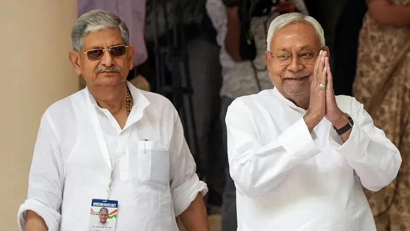 CM नीतीश ने मंत्रियों को सौंपी नए विभागों की जिम्मेदारी, सिविल एविएशन खुद रखा; कई मंत्रियों के पास दोहरी जिम्मेदारी