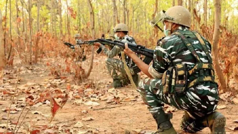 बीजापुर में सुरक्षाबलों और माओवादियों के बीच मुठभेड़, 5 लाख का इनामी नक्सली ढेर