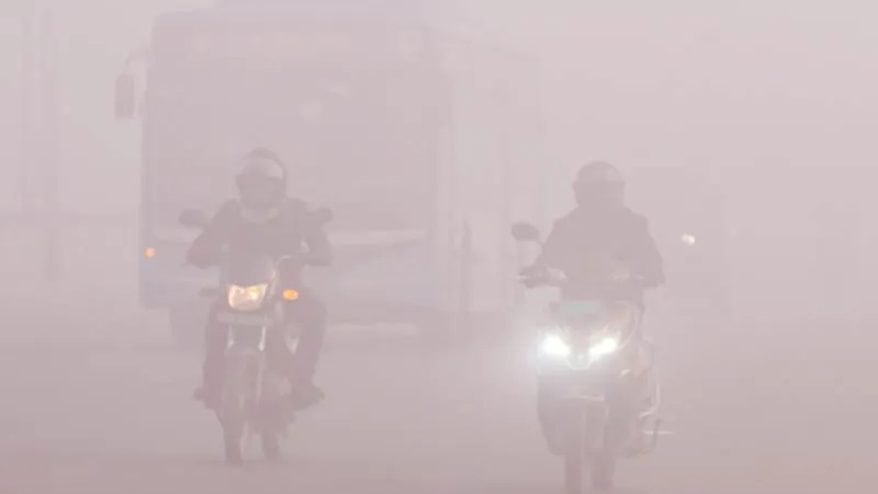 दिल्ली-एनसीआर में प्रदूषण का कहर, नोएडा सबसे प्रदूषित, सांस लेना हुआ मुश्किल