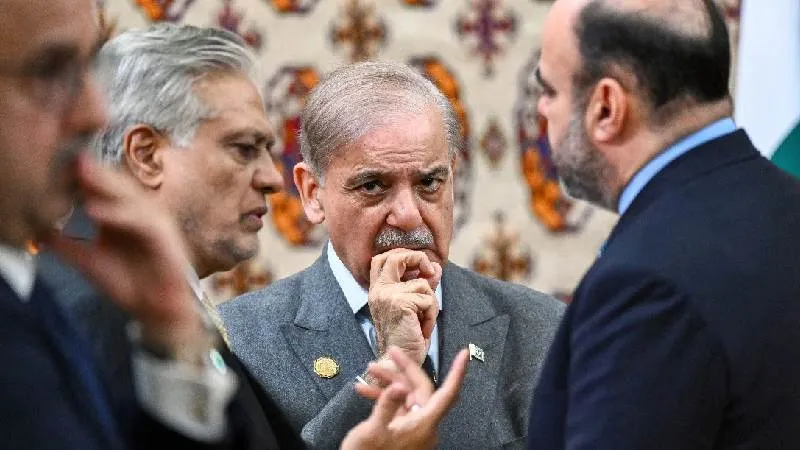 पुतिन-एर्दोगन की हो रही थी बैठक, मीटिंग हॉल में जबरन घुसे शहबाज शरीफ, मिनटों में किया गया बाहर!