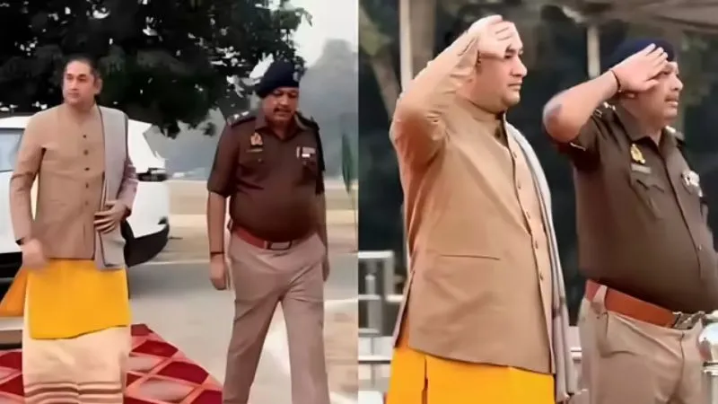 कथावाचक को गार्ड ऑफ ऑनर देकर फंसा ये पुलिस अधिकारी! DGP ने किया जवाब तलब, बिफरे अखिलेश-चंद्रशेखर