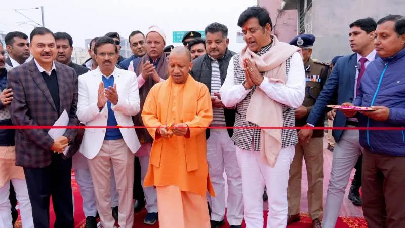 माफिया पालने वालों पर सीएम योगी का बड़ा बयान, गोरखनाथ में 137.83 करोड़ रुपये की लागत से बने ओवरब्रिज का किया लोकार्पण