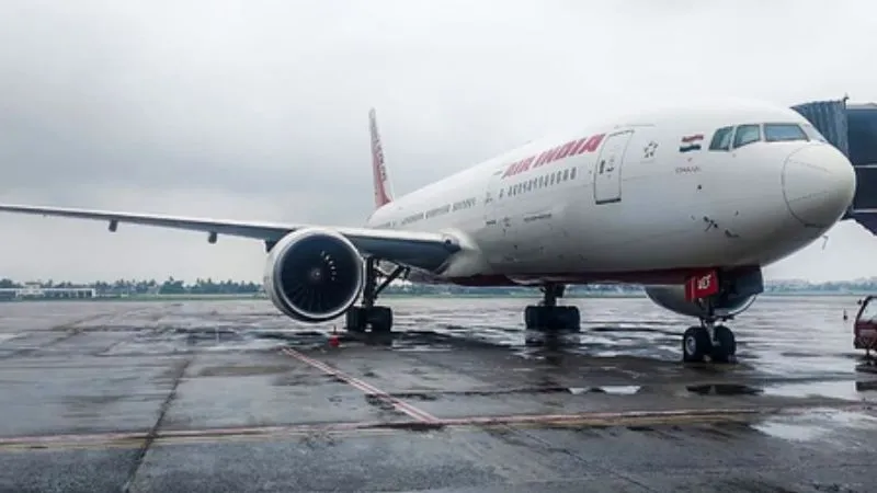 दिल्ली में घने कोहरे से हवाई यातायात प्रभावित, एयर इंडिया की कई उड़ानें रद्द