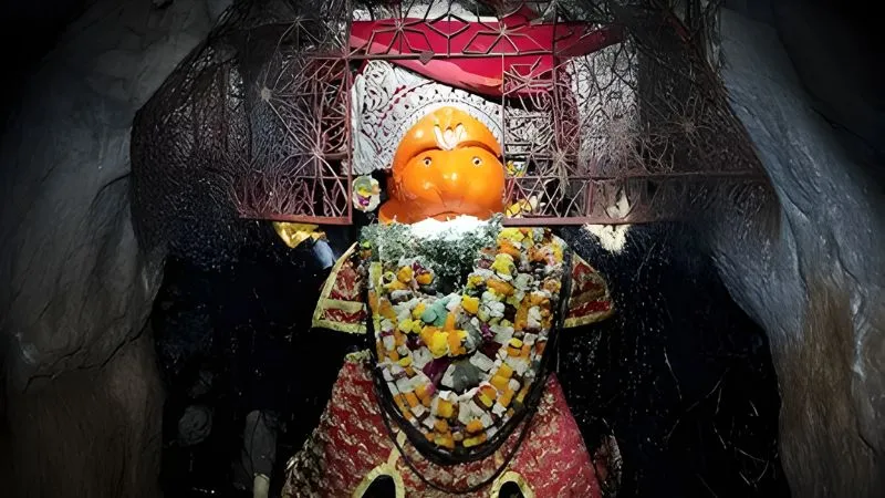 बेड़ी हनुमान मंदिर: यहां सदियों से बेड़ियों में जकड़े हैं भगवान हनुमान, जानें इसकी दिलचस्प कहानी