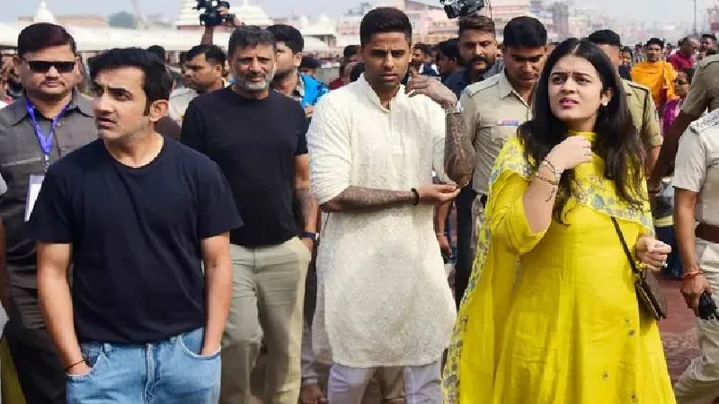 Ind vs SA : T20 सीरीज़ से पहले टीम इंडिया ने लिया भगवान जगन्नाथ का आशीर्वाद, पत्नी देविशा शेट्टी संग नज़र आए कप्तान सूर्य