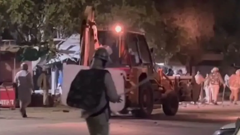 चौमूं में मस्जिद के बाहर रेलिंग विवाद के बाद हिंसा, छह पुलिसकर्मी घायल