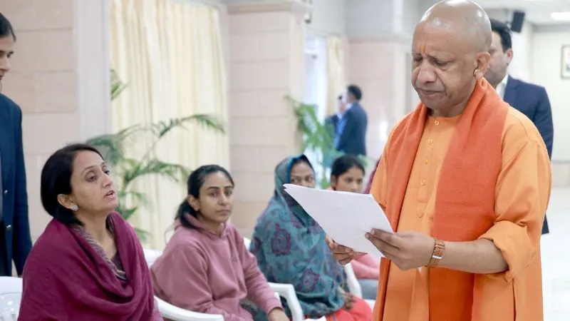 ताकि बार-बार दफ्तरों के नहीं लगे चक्कर...जन समस्याओं के तेजी से निपटारे को लेकर CM योगी ने दिए सख्त निर्देश