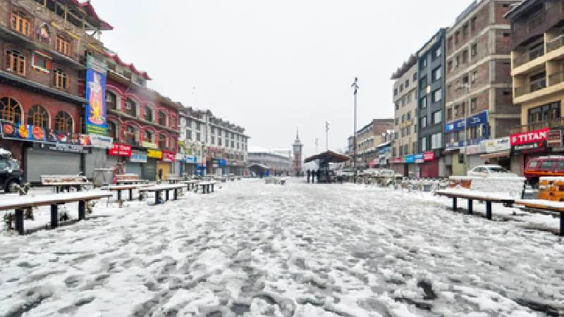 कश्मीर में मौसम बिगड़ने का अलर्ट, टंगमार्ग–गुलमर्ग रोड पर ट्रैफिक एडवायजरी जारी