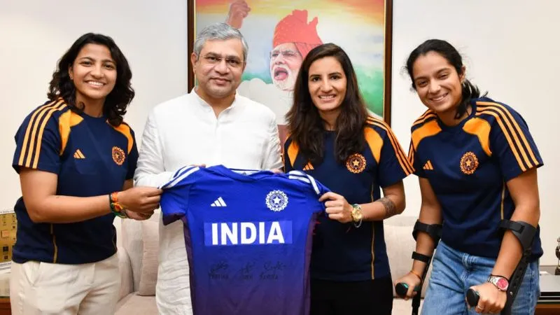 महिला क्रिकेटरों को रेलवे ने दिया आउट ऑफ टर्न प्रमोशन, अब मिलेगा ग्रुप-A अधिकारी जैसा दर्जा और तमाम सुविधाएँ