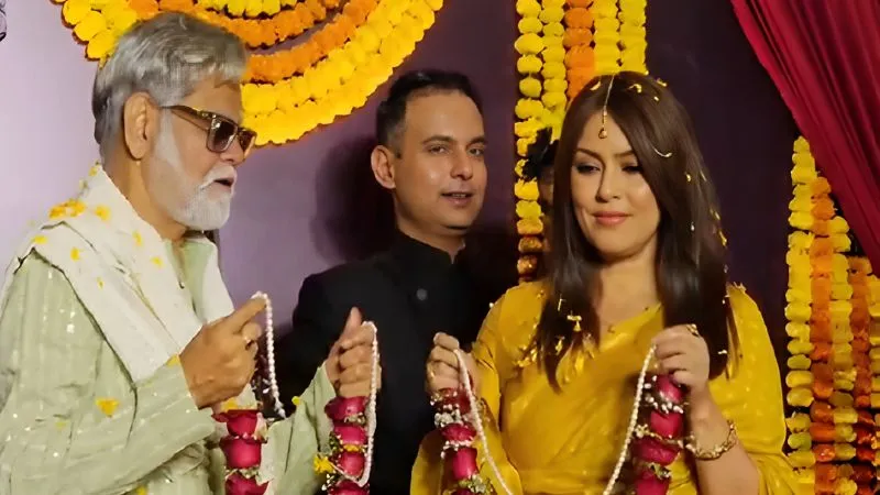 52 साल की उम्र में महिमा चौधरी ने संजय मिश्रा को पहनाई वरमाला, शादी के मंत्र सुन डरी एक्ट्रेस!