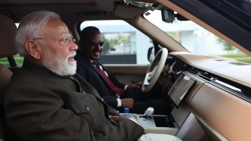 पीएम मोदी जॉर्डन के बाद इथियोपिया पहुंचे, प्रधानमंत्री अबी अहमद अली ने एयरपोर्ट पर किया स्वागत, खुद गाड़ी चलाकर होटल तक ले गए