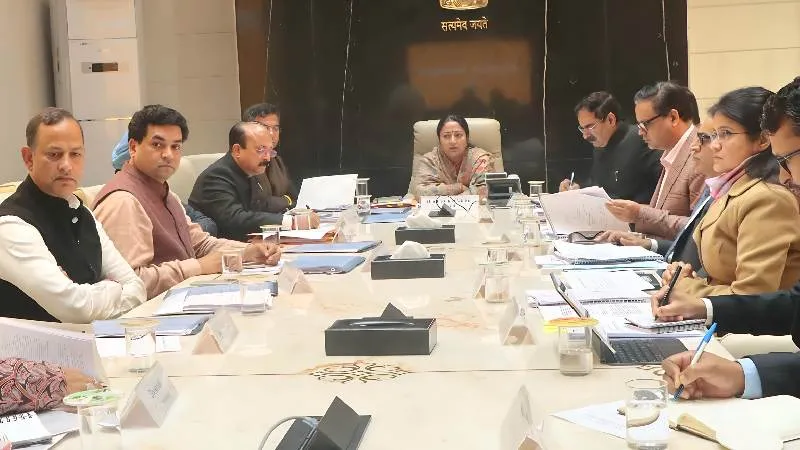 दिल्ली कैबिनेट के बड़े फैसले: होलंबी कलां में ई-वेस्ट ईको पार्क, डीटीसी को बस संचालन और जल संरचनाओं के संरक्षण को मंजूरी