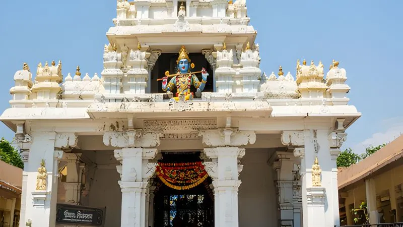 Udupi Sri Krishna Temple: भक्त के आंसू देख भगवान ने तोड़ दी थी मंदिर की दीवार, जानें क्या है इसके पीछे का रहस्य