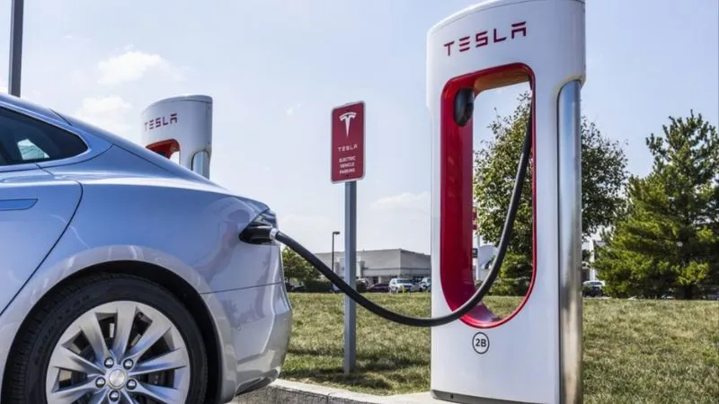 Tesla ने गुरुग्राम में खोला पहला Charging Station, फास्ट चार्जिंग के साथ 15 मिनट में मिलेगी 275 KM की रेंज