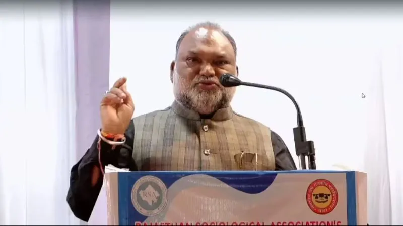 पाकिस्तान को ‘बड़ा भाई’ बताकर फंसे प्रिंसिपल बैकफुट पर आए, बढ़ा बवाल तो बताया मजाक, जानें सफाई में क्या कहा