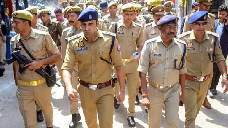 संभल हिंसा मामला: सीजेएम कोर्ट ने तत्कालीन सीओ अनुज चौधरी समेत 12 पुलिसकर्मियों पर एफआईआर के आदेश दिए