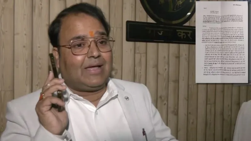 CM योगी पर अविमुक्तेश्वरानंद की अभद्र टिप्पणियों से आहत GST डिप्टी कमिश्नर का इस्तीफा, कहा- मुख्यमंत्री का अपमान बर्दाश्त नहीं