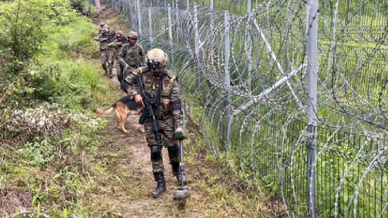 जम्मू-कश्मीर:सांबा में बीएसएफ ने अंतरराष्ट्रीय सीमा पर पाकिस्तानी घुसपैठिए को ढेर किया