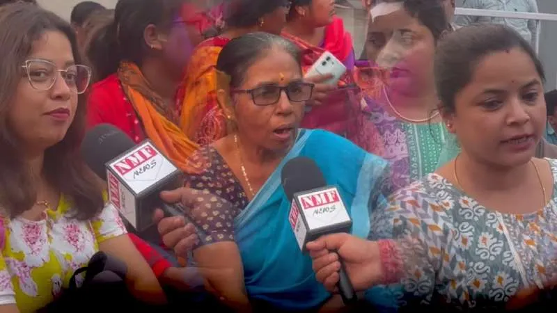 CM Mamata के खिलाफ महिलाओं ने खोला मोर्चा, सड़कों पर किया जमकर विरोध!