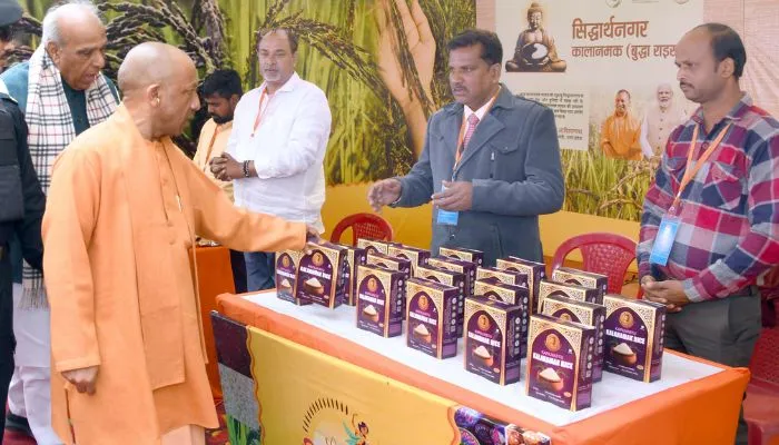 सिद्धार्थनगर महोत्सव: CM योगी ने दी विकास की सौगात, 1052 करोड़ परियोजनाओं का लोकार्पण और शिलान्यास