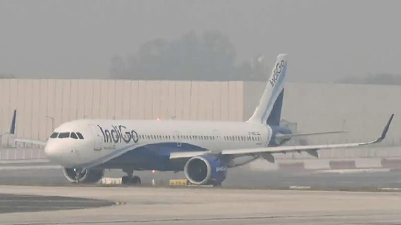 कुवैत से दिल्ली आ रही इंडिगो फ्लाइट को बम की धमकी, अहमदाबाद में कराई गई आपात लैंडिंग