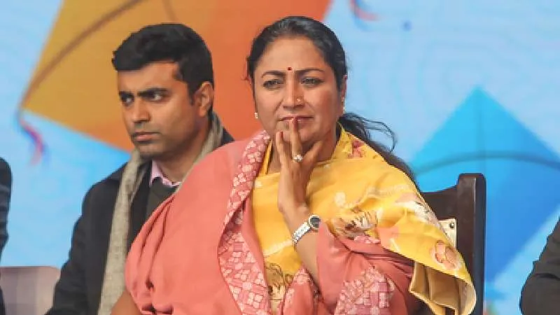 दिल्ली सचिवालय में मुख्यमंत्री रेखा गुप्ता की उच्चस्तरीय समीक्षा बैठक, 5 करोड़ से अधिक की परियोजनाएं CM-प्रगति पोर्टल पर होंगी अनिवार्य