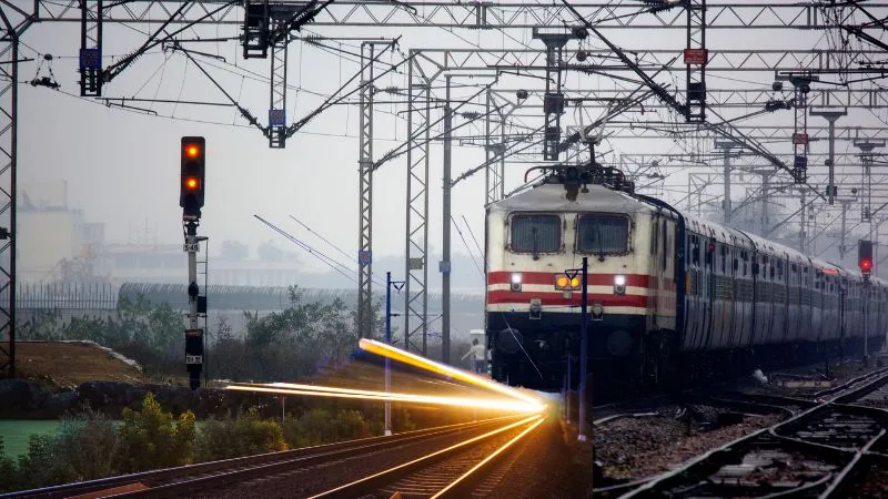 भारतीय रेल का कमाल, मोदी सरकार ने बदल दी रेल इंफ्रास्ट्रक्चर की तस्वीर, बुलेट ट्रेन से पहले ही गोली की स्पीड से चलेंगी ट्रेनें