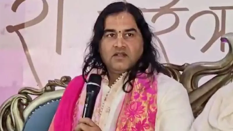 ओवैसी के बयान पर भड़के देवकी नंदन ठाकुर, बोले-तिलकधारी और भगवाधारी करेगा भारत ही नहीं, पड़ोसी देशों में भी शासन