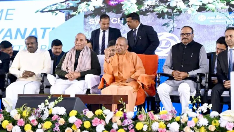 ‘राजनीति के साथ-साथ अर्थशास्त्र में भी माहिर…’ निवेश से लेकर विकास तक, राजनाथ सिंह ने की CM योगी की जमकर तारीफ