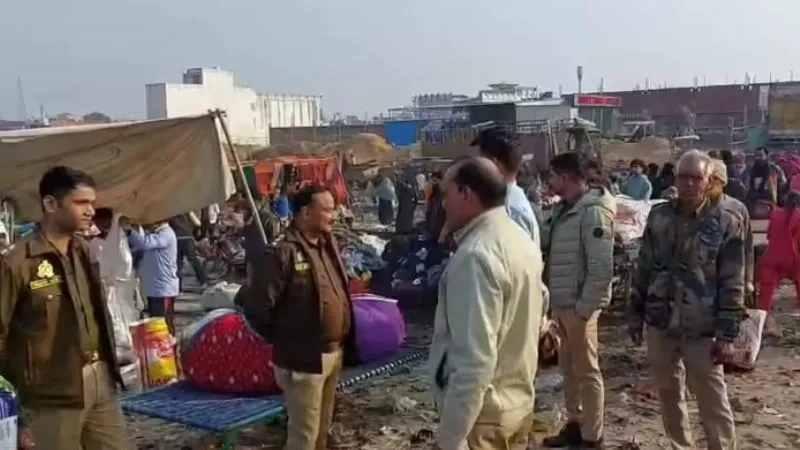जबरन वसूली, अतिक्रमण… अब चला प्रशासन का चाबुक, संभल के इस मार्केट में 500 दुकानों पर एक्शन