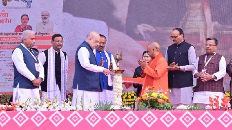 'योगी ने UP को पूरी तरह बदल दिया', गृह मंत्री शाह ने की योगी सरकार की तारीफ, बताया क्यों जरूरी डबल इंजन सरकार
