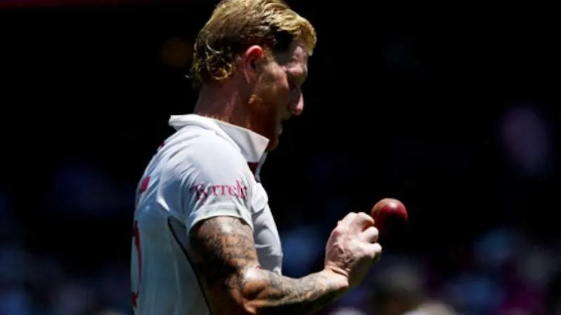 Eng vs Aus: सिडनी टेस्ट में इंग्लैंड को बड़ा झटका, कप्तान बेन स्टोक्स चोटिल होकर मैदान से बाहर