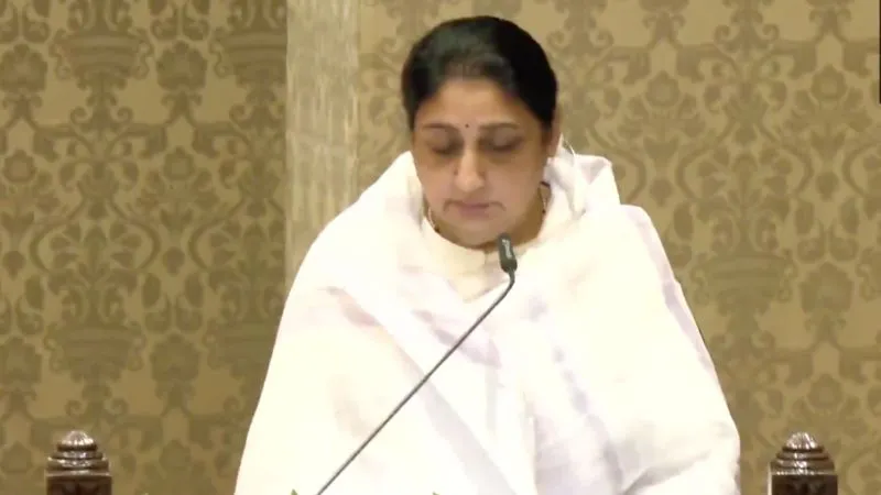 सुनेत्रा पवार बनीं महाराष्ट्र की पहली महिला उपमुख्यमंत्री, ‘अजित दादा अमर रहें’ के नारों के बीच ली शपथ, नम हुई आंखें