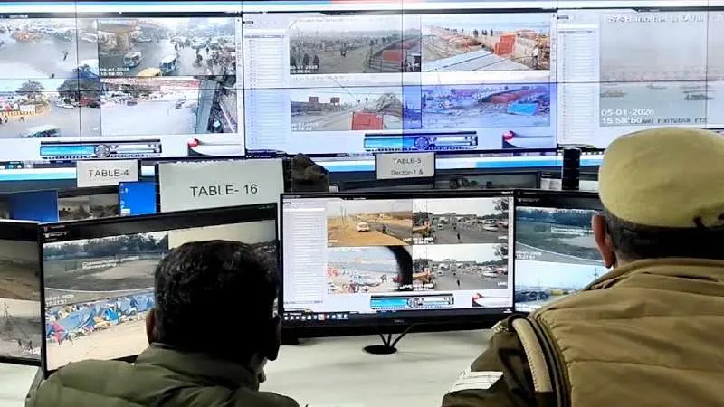 10000 पुलिस, 4000 CCTV और ड्रोन… माघ मेले पर बाबा की पुलिस की बाज सी नजर !