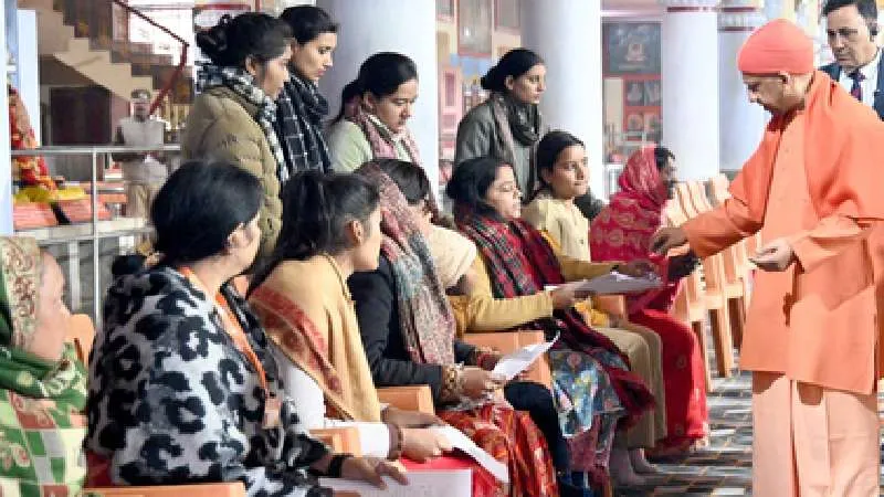 जमीन कब्जाने वालों पर सीएम योगी का सख्त संदेश,भूमाफिया को बख्शा नहीं जाएगा