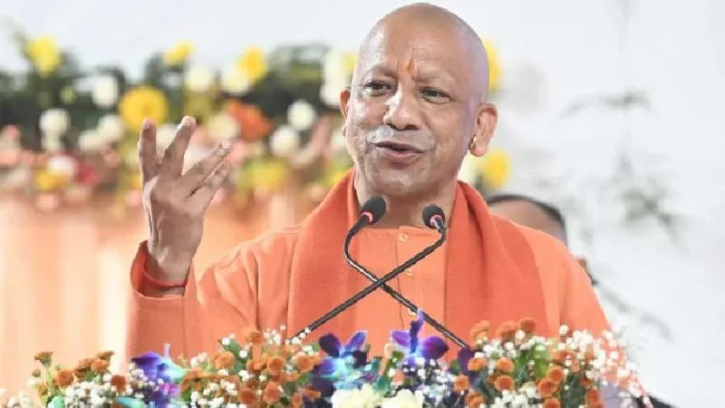 उत्तर प्रदेश दिवस पर CM योगी ने गृह मंत्री अमित शाह का किया स्वागत, ‘वन डिस्ट्रिक्ट-वन व्यंजन’ और रोजगार योजनाओं का शुभारंभ