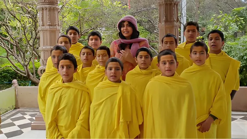 गुप्त नवरात्रि पर मृत्युंजय मंदिर पहुंची अदा शर्मा, वैदिक छात्रों संग किया महिषासुरमर्दिनी स्तोत्र का पाठ, VIDEO हुआ VIRAL