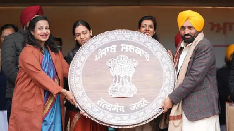 गणतंत्र दिवस भाषण में सीएम मान ने गिनाईं उपलब्धियां, नशे और गैंगस्टरों के खिलाफ युद्ध का ऐलान