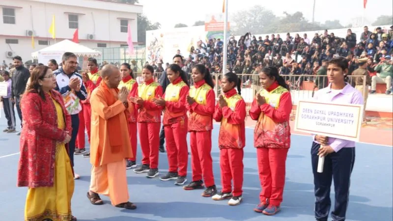 'युवा खेलेगा तो खिलेगा', CM योगी ने महिला खिलाड़ियों का बढ़ाया उत्साह, 500 से ज्यादा प्लेयर्स को दी सरकारी नौकरी