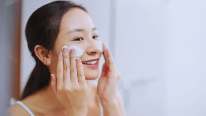 केमिकल से भरे फेस वॉश को करें टाटा बाय-बाय, ये 4 घरेलु नुस्खे करें इस्तेमाल, दूध की तरह खिल उठेगा चेहरा