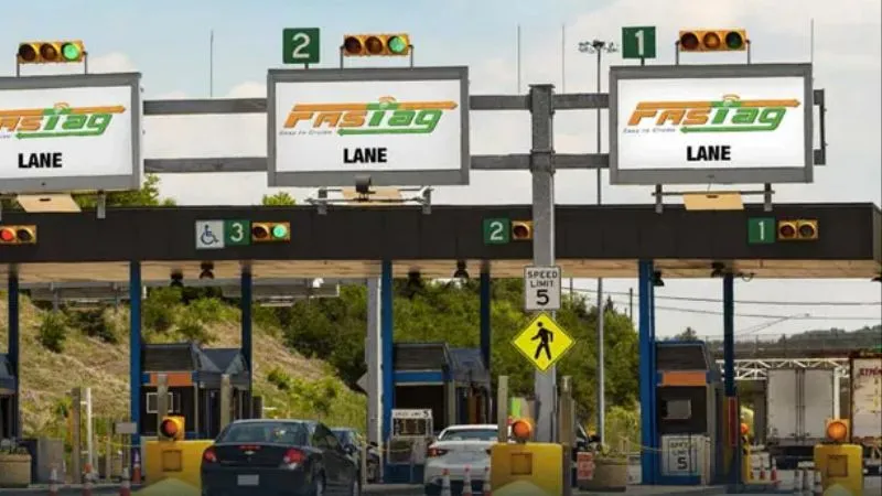 Toll Plaza New Rules: 1 अप्रैल से टोल प्लाजा पर नकद बंद, अब FASTag और UPI से ही मिलेगी एंट्री