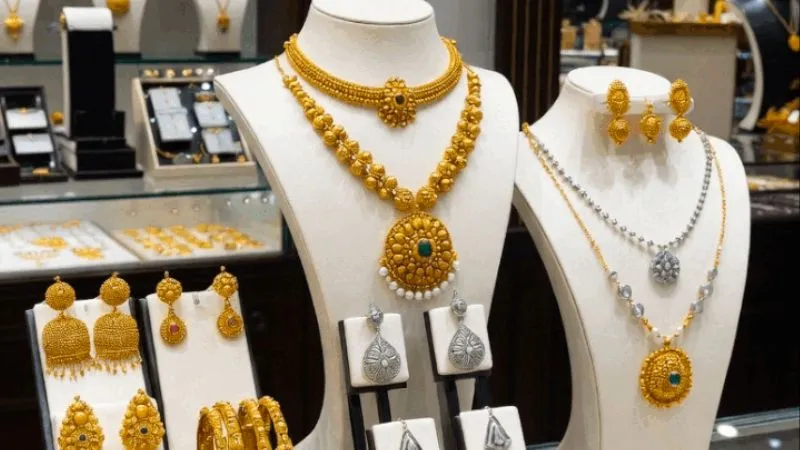 Gold Rate: सोना पहली बार ₹1.5 लाख के पार, ज्वेलरी खरीद पर लगा ब्रेक, सर्राफा बाजार में बढ़ी टेंशन