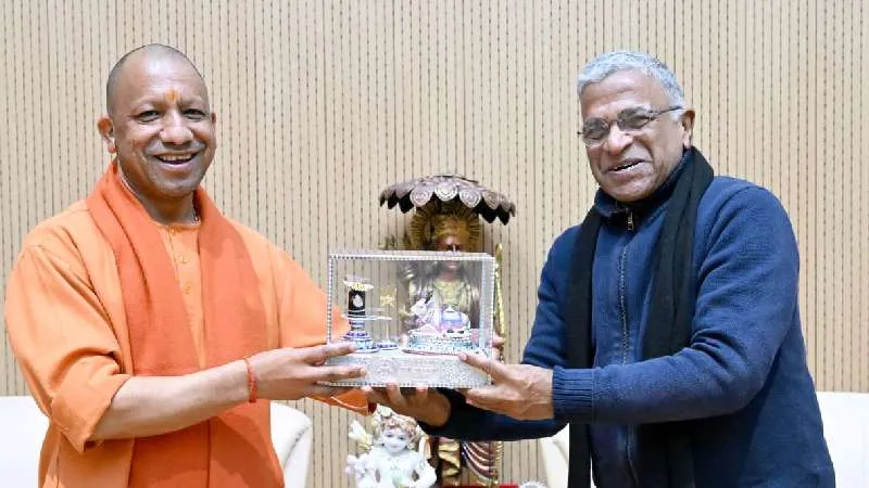 "आदर्श है यूपी विज़न डॉक्यूमेंट", उपसभापति हरिवंश ने जमकर CM योगी की तारीफ की
