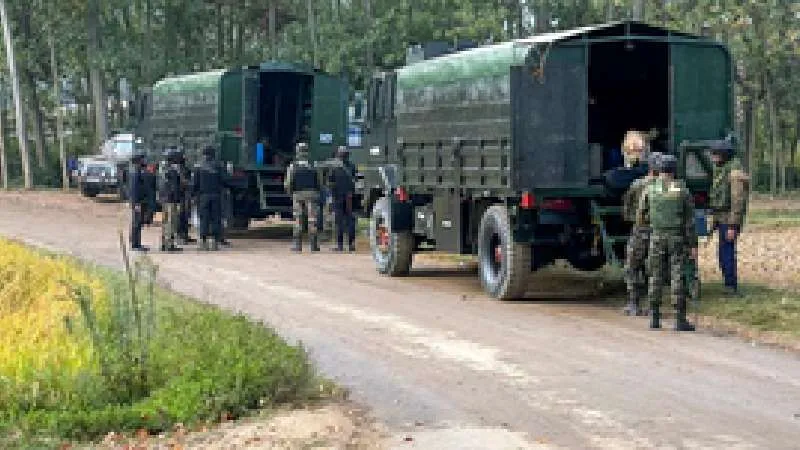 जम्मू-कश्मीर: किश्तवाड़ में आतंकियों के खिलाफ अभियान जारी, पूछताछ के लिए स्थानीय लोग हिरासत में