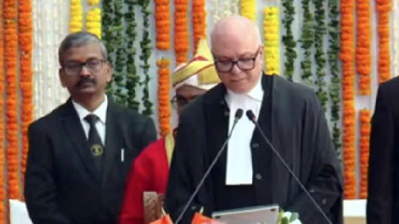 झारखंड हाईकोर्ट के 18वें चीफ जस्टिस बने महेश शरदचंद्र सोनक, राज्यपाल ने दिलाई शपथ