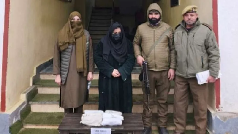वार ऑन ड्रग्स: कुपवाड़ा पुलिस की बड़ी कार्रवाई, 2.3 किलो हेरोइन के साथ महिला ड्रग पेडलर गिरफ्तार