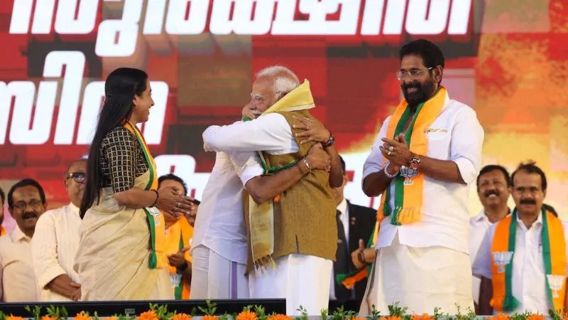 ‘ये तस्वीर नहीं, भगवा शंखनाद है…’, PM मोदी ने वीवी राजेश को गले लगाया, पीठ थपथाई और केरल में बजा दिया चुनावी बिगुल!