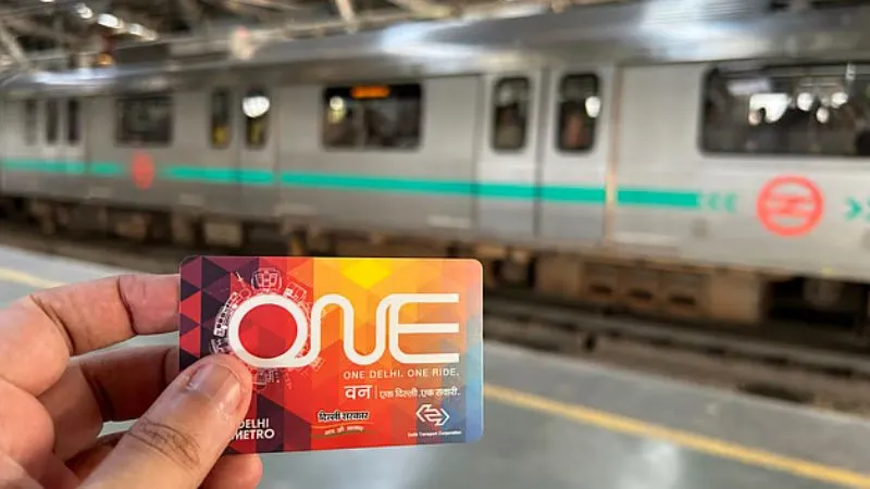 दिल्ली‑मेट्रो में अब फोन नंबर और OTP जरूरी..! क्या एक व्यक्ति को सिर्फ एक ही मिलेगा स्मार्ट कार्ड? जानें क्या है नई Metro Smart Card पॉलिसी