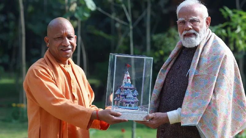 दिल्ली में CM योगी की PM मोदी से बड़ी मुलाकात, यूपी में हो रहे विकास कार्यों सहित कई मुद्दों पर हुई चर्चा